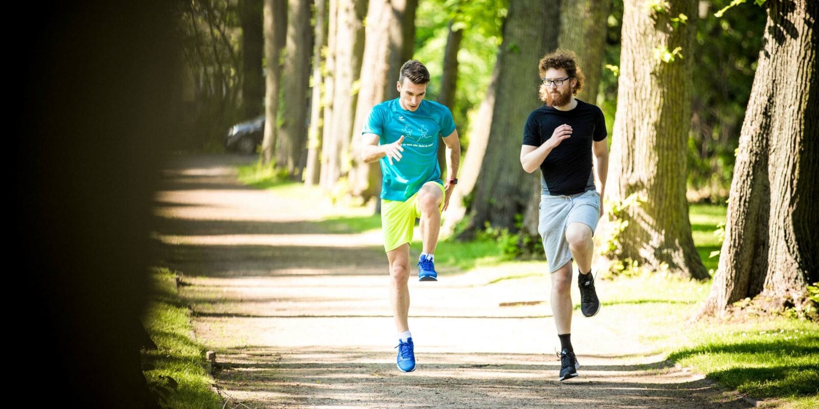 zwei maenner beim sport 2zu1