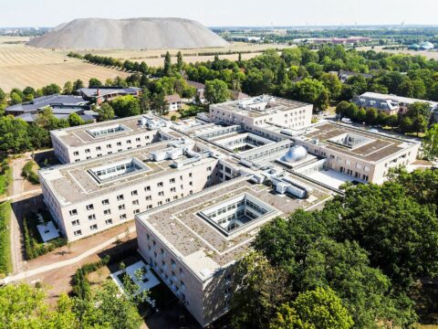 Das neue Klinikum Wahrendorff von oben mit einer Drohne aufgenommen.