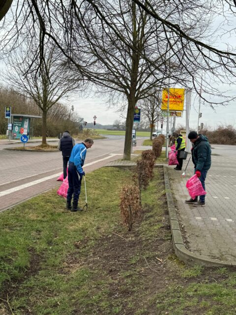 Engagement für die Umwelt: Erfolgreicher Frühjahrsputz 2 muell sammeln im dorf