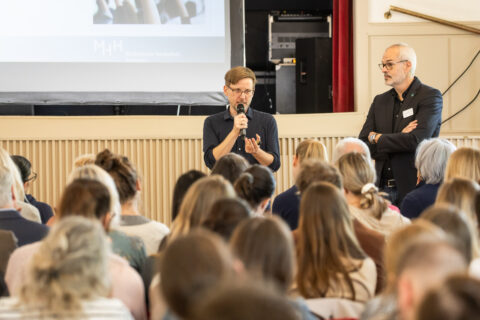 Symposium "Boulevard of Broken Dreams" 1 250507 0336 symposium trauma sch