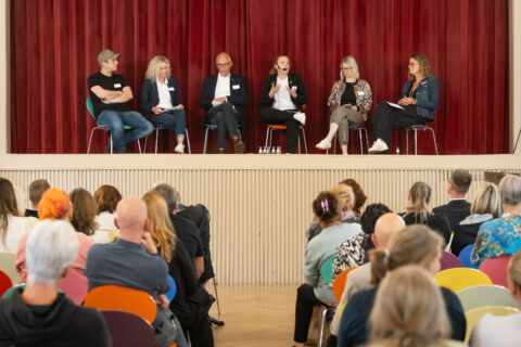 Symposium "Breaking the Chains": Teilhabe neu denken 1 breaking the chains podium